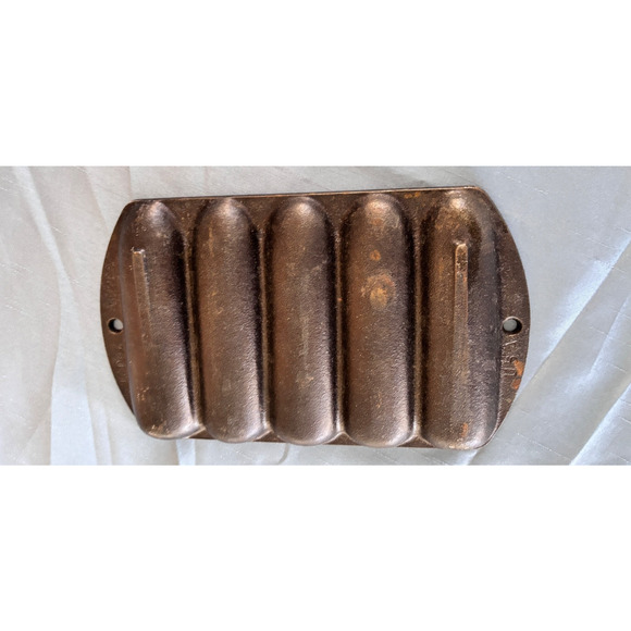 Vintage Lodge Cast Iron 527C2 - 5 Stick Corn Cob Cornbread Muffin Mold Pan 1960s - Picture 8 of 12
